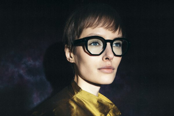 Tendenze nella moda degli occhiali: Stili e design attuali nel mercato degli occhiali da vista e da sole. 