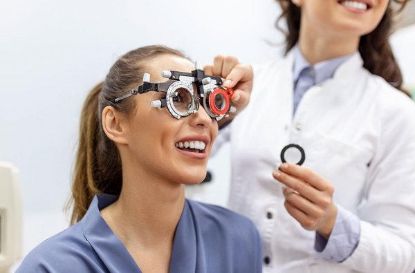 Anamnesi oculistica: cos'è e quali domande fa l'oculista