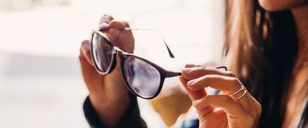 Manutenzione dei tuoi occhiali da vista: i consigli dei nostri ottici.