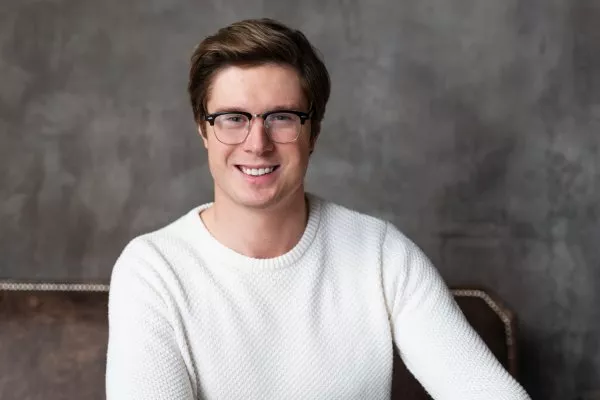 Occhiali da vista uomo: quale materiale scegliere per le montature 