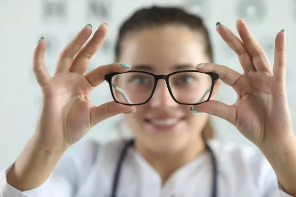 Occhiali di riserva: una scelta intelligente per non trovarsi in difficoltà Occhiali di riserva: una scelta intelligente per non trovarsi in difficoltà