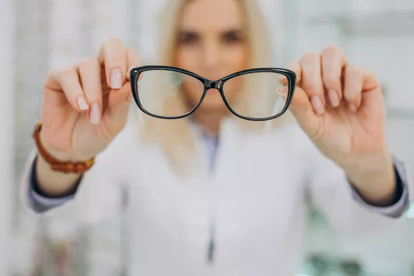 Le 3 insospettabili caratteristiche dei migliori occhiali da lettura  Le 3 insospettabili caratteristiche dei migliori occhiali da lettura