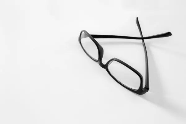 Montature occhiali in metallo: qualche buona ragione per scegliere con cura Montature occhiali in metallo: qualche buona ragione per scegliere con cura