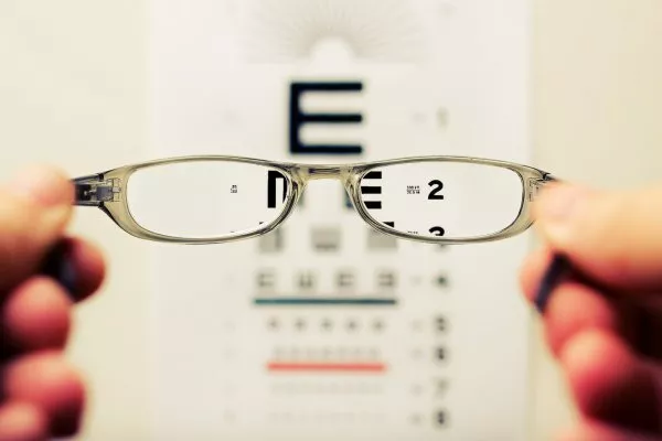 Difetti visivi: quali sono quelli più comuni e come correggerli con le nuove tecnologie Difetti visivi: quali sono quelli più comuni e come correggerli con le nuove tecnologie