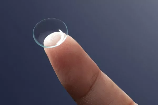 Come pulire le lenti a contatto per preservare al meglio la salute dei nostri occhi Come pulire le lenti a contatto per preservare al meglio la salute dei nostri occhi