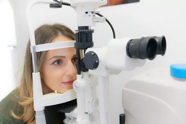 Tutti i controlli che rendono davvero completo un esame oculistico Tutti i controlli che rendono davvero completo un esame oculistico